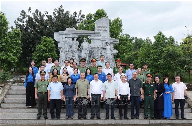 Chủ tịch nước Tô Lâm thăm Khu Di tích lịch sử quốc gia Nà Tu - ảnh 2