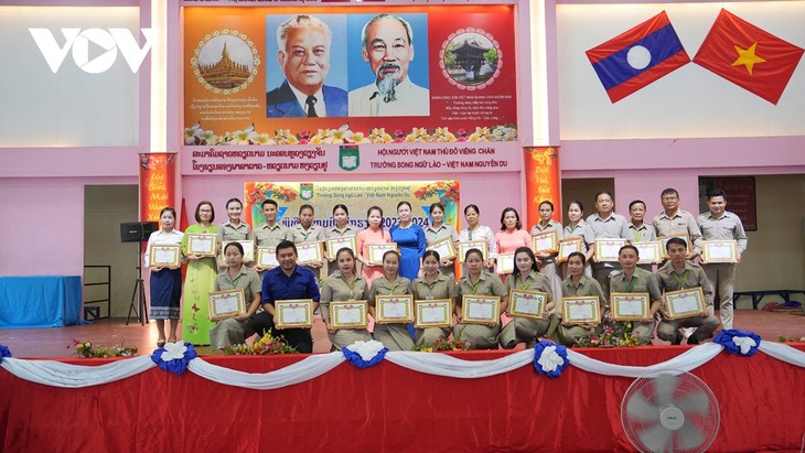 Trường song ngữ Lào-Việt Nam Nguyễn Du bế giảng năm học 2023-2024 - ảnh 1