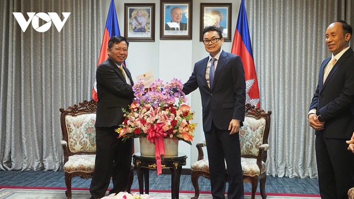 Đại sứ Việt Nam chúc mừng Bộ Ngoại giao Campuchia nhân kỉ niệm 57 năm quan hệ ngoại giao - ảnh 1
