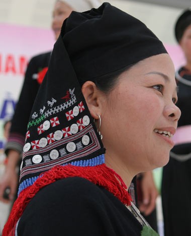 Busana wanita etnis minoritas daerah pegunungan di Vietnam Utara - ảnh 2