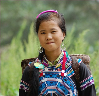 Busana wanita etnis minoritas daerah pegunungan di Vietnam Utara - ảnh 12