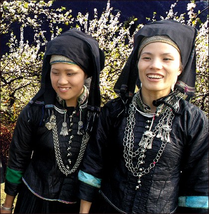 Busana wanita etnis minoritas daerah pegunungan di Vietnam Utara - ảnh 15