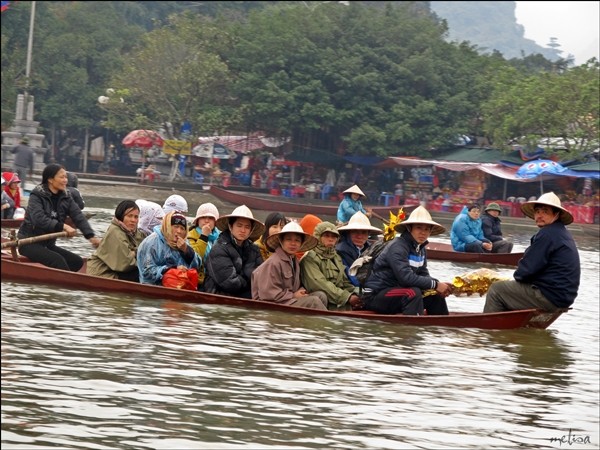 Berziarah ke Pagoda Huong pada awal Musim Semi tahun Naga 2012 - ảnh 8
