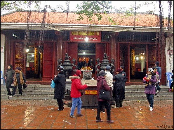 Berziarah ke Pagoda Huong pada awal Musim Semi tahun Naga 2012 - ảnh 3