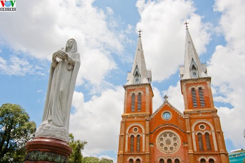Gereja Duc Ba (Ibu Maria) di kota Ho Chi Minh (Vietnam Selatan) - ảnh 2