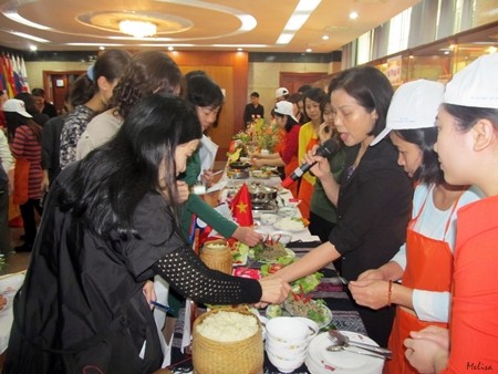 Lomba memasak menyambut Hari Wanita Internasional di VOV5 - ảnh 8