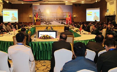 Tentara ASEAN memperkuat kerjasama menuju ke Komunitas ASEAN tahun 2015 - ảnh 1
