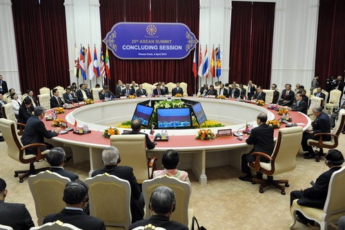 Vietnam memberikan sumbangan yang aktif untuk membangun komunitas ASEAN - ảnh 1