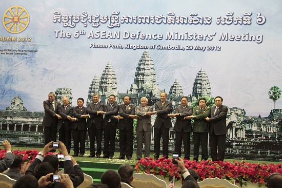 Kamboja : pembukaan Konferensi ke-6 Menteri Pertahanan ASEAN - ảnh 1