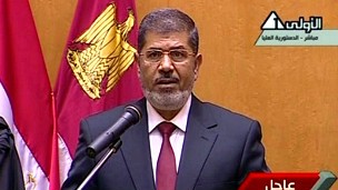 Presiden terpilih Mesir Mohamed Morsi telah dengan resmi dilantik - ảnh 1