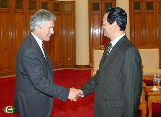 PM Nguyen Tan Dung menerima Menteri Pertahanan Australia Stephen Smith - ảnh 1