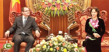 Wakil Ketua MN Vietnam, Nguyen Thi Kim Ngan mengakhiri kunjungan di Rumania - ảnh 1