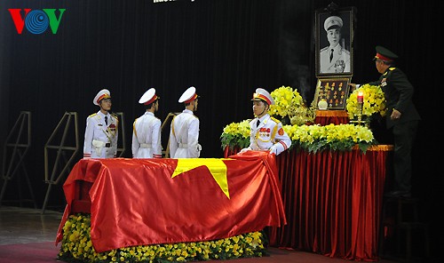 Upacara belasungkawa kenegaraan Almarhum Jenderal Vo Nguyen Giap - ảnh 14