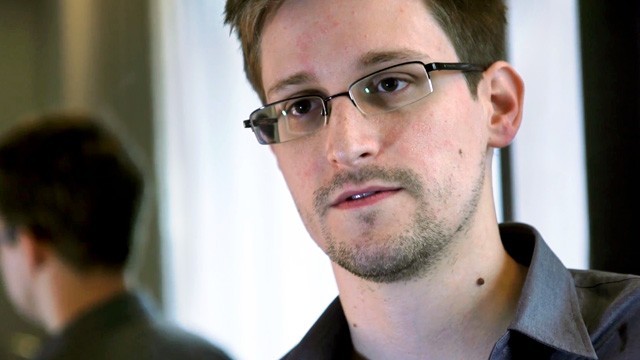 Mantan personil CIA Edward Snowden menyatakan tidak membawa dokumen rahasia ke Rusia - ảnh 1