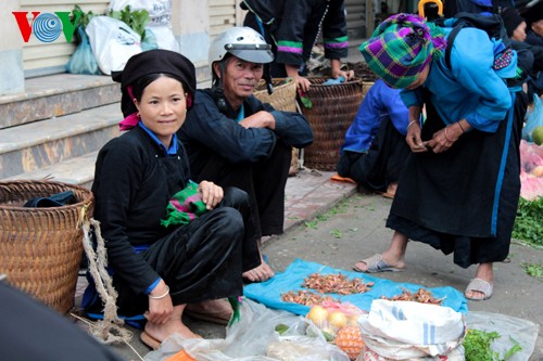 Pasar di daerah pegunungan Hoang Su Phi - ảnh 4