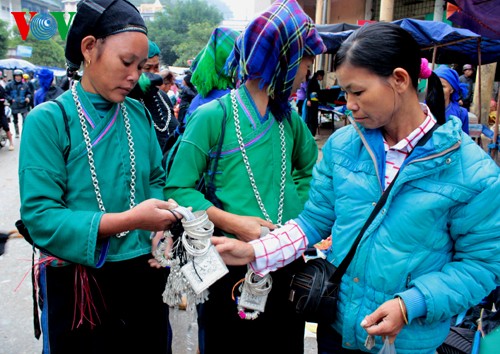 Pasar di daerah pegunungan Hoang Su Phi - ảnh 6