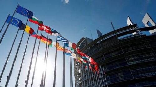 Kaum pemilih dari 21 negara EU  melakukan pemungutan untuk memilih Parlemen Eropa - ảnh 1