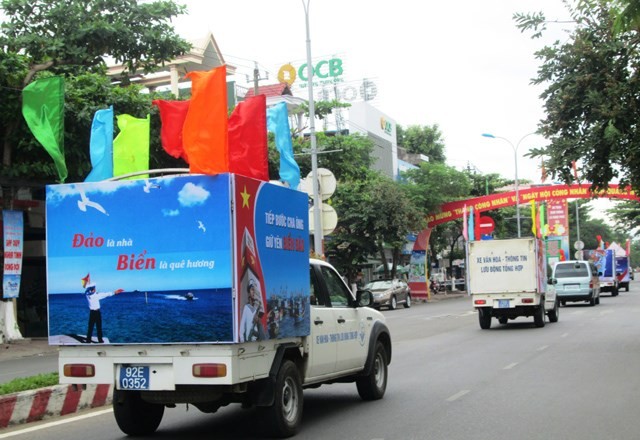 Melakukan sosialisasi  mobil dengan tema Perbatasan, Laut dan Pulau Vietnam - ảnh 1