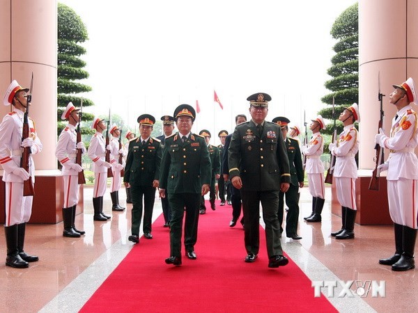 Kepala Staff Umum Angkatan Bersenjata Filipina melakukan kunjungan resmi di Vietnam - ảnh 1