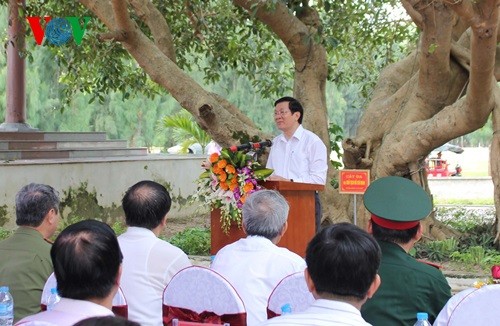 Presiden Truong Tan Sang melakukan kunjungan kerja di propinsi Quang Ninh - ảnh 1