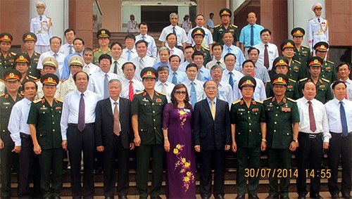 Ketua MN Nguyen Sinh Hung menghadiri upacara Penutupan Tahun Kuliah 2013-2014 dari Akademi Pertahanan - ảnh 1