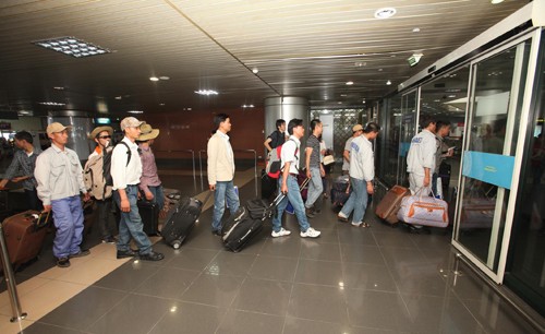 38  tenaga kerja lagi meninggalkan Libia kembali ke Tanah Air - ảnh 1