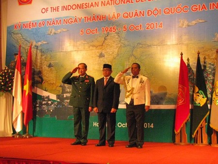 Kedubes Indonesia memperingati ultah ke-69 Jadinya Tentara Nasional Republik Indonesia - ảnh 1