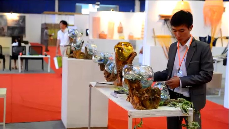Membawa barang kerajinan tangan artistik Indonesia ke Vietnam - ảnh 7