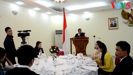 Kedutaan Besar Indonesia di Vietnam mengadakan jumpa pers “Media Informal Gathering”  - ảnh 1