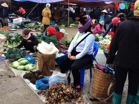 Pasaran di kabupaten  Quan Ba,  propinsi Ha Giang - ảnh 4