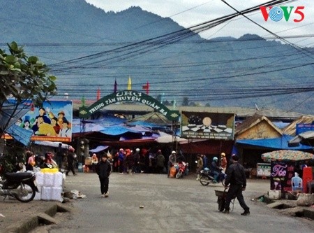 Pasaran di kabupaten  Quan Ba,  propinsi Ha Giang - ảnh 1
