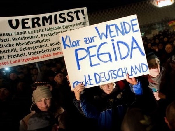 Puluhan ribu orang menghadiri konser di  udara luar untuk mengutuk gerakan PEGIDA di Jerman - ảnh 1
