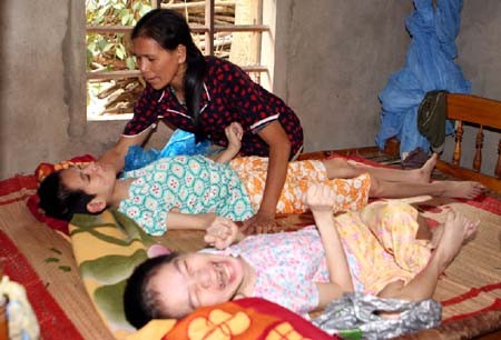 Kota Da Nang menyampaikan 1000 bingkisan kepada para korban agen oranye/dioxin - ảnh 1