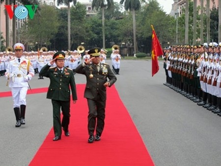 Tonggak-Tonggak penting dalam hubungan antara Vietnam dan negara-negara ASEAN pada tahun 2014 - ảnh 2