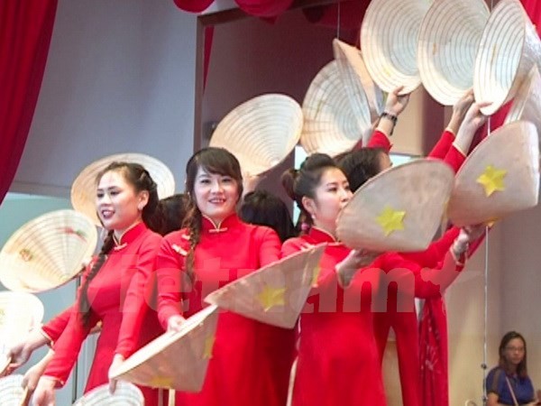 Komunitas orang Vietnam berbaur dengan masyarakat Singapura - ảnh 1