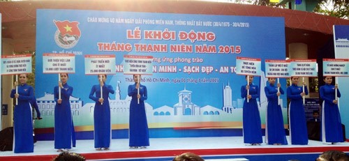 Daerah Vietnam Tengah memulai Bulan Pemuda sukarela tahun 2015 - ảnh 1