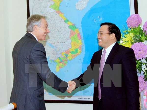 Deputi PM Hoang Trung Hai menerima mantan Perdana Menteri Inggris dan Irlandia Utara Tony Blair. - ảnh 1