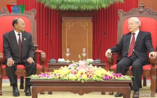 Sekjen Nguyen Phu trong menerima Ketua Parlemen Kamboja, Samdech Heng Samrin - ảnh 1