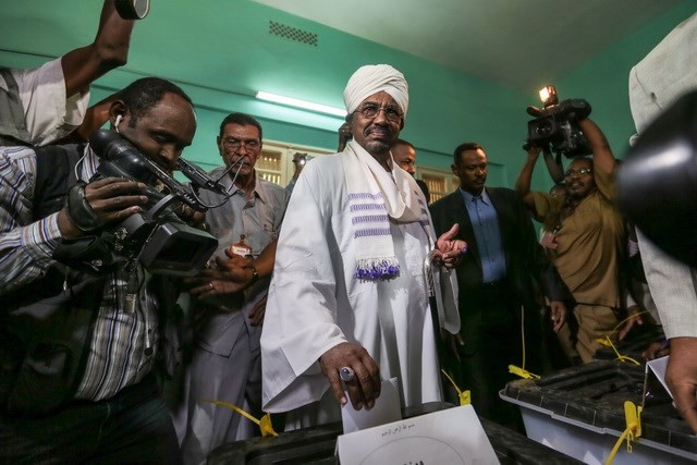Sudan memperpanjang waktu pemilihan umum - ảnh 1
