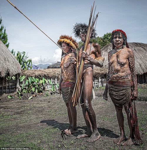 Suku-suku Indonesia di daerah dataran tinggi Papua, Indonesia - ảnh 17