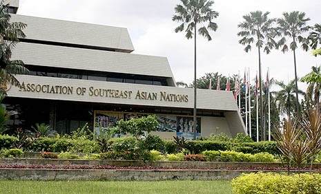 Dubes Vietnam di ASEAN menyampaikan surat mandat kepada Sekjen ASEAN - ảnh 1