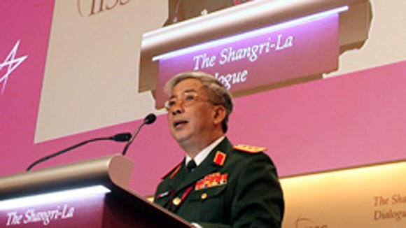 Deputi Menteri Pertahanan Vietnam, Nguyen Chi Vinh menghadiri Dialog Shangri-La ke-14 - ảnh 1