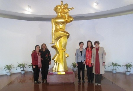 Memperkuat temu pertukaran dan kerjasama antara wanita Vietnam-Kuba - ảnh 1