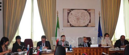Para legislator Italia menyerukan kepada Eropa supaya memberikan suara tentang aksi Tiongkok di Laut - ảnh 1