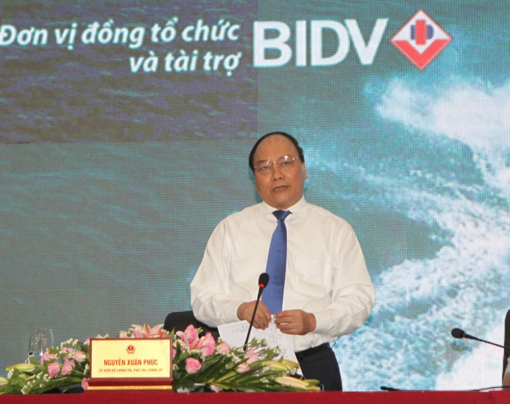 Deputi PM Nguyen Xuan Phuc menghadiri Konferensi promosi investasi dan sosialisasi pariwisata - ảnh 1