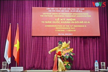 Asosiasi Persahabatan Vietnam-Indonesia memperingati  ultah ke-70 Hari Kemerdekaan Republik Indonesia - ảnh 6