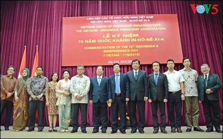 Asosiasi Persahabatan Vietnam-Indonesia memperingati  ultah ke-70 Hari Kemerdekaan Republik Indonesia - ảnh 7