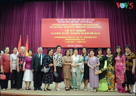 Asosiasi Persahabatan Vietnam-Indonesia memperingati  ultah ke-70 Hari Kemerdekaan Republik Indonesia - ảnh 8