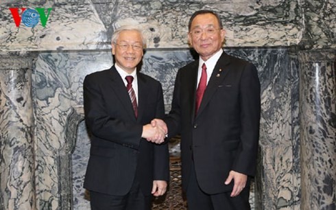 Sekjen Nguyen Phu Trong melakukan pertemuan dengan Ketua Majelis Tinggi Jepang, Masaaki Yamazaki - ảnh 1