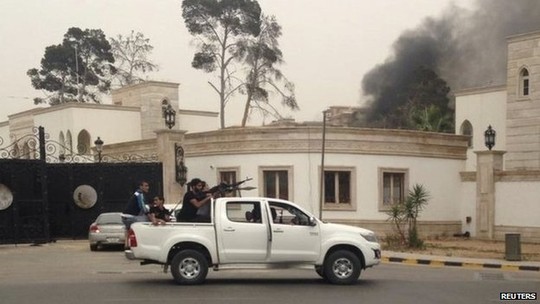Serangan bom mobil di dekat kantor Parlemen Tripoli - ảnh 1